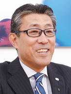 平井康文氏