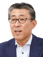 平井康文氏