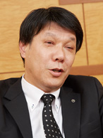 井上 福造 氏