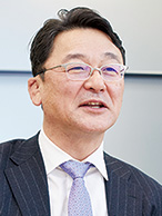 小竹完治 氏